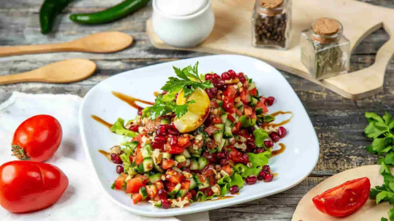 Narlı ve Cevizli Kinoa Salatası Narlı ve Cevizli Kinoa Salatası